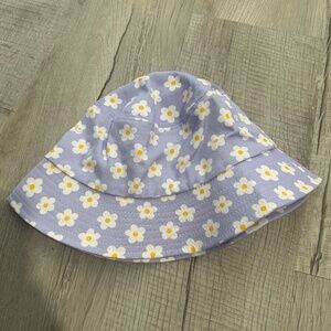 🔸$5 each or 3/$12🔸

NWOT Daisy printed bucket hat